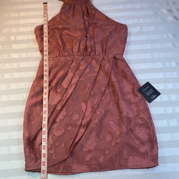 NWT Lulus Chic Demeanor Rusty Rose Floral Jacquard Halter Mini Dress Sz S - Picture 5 of 16
